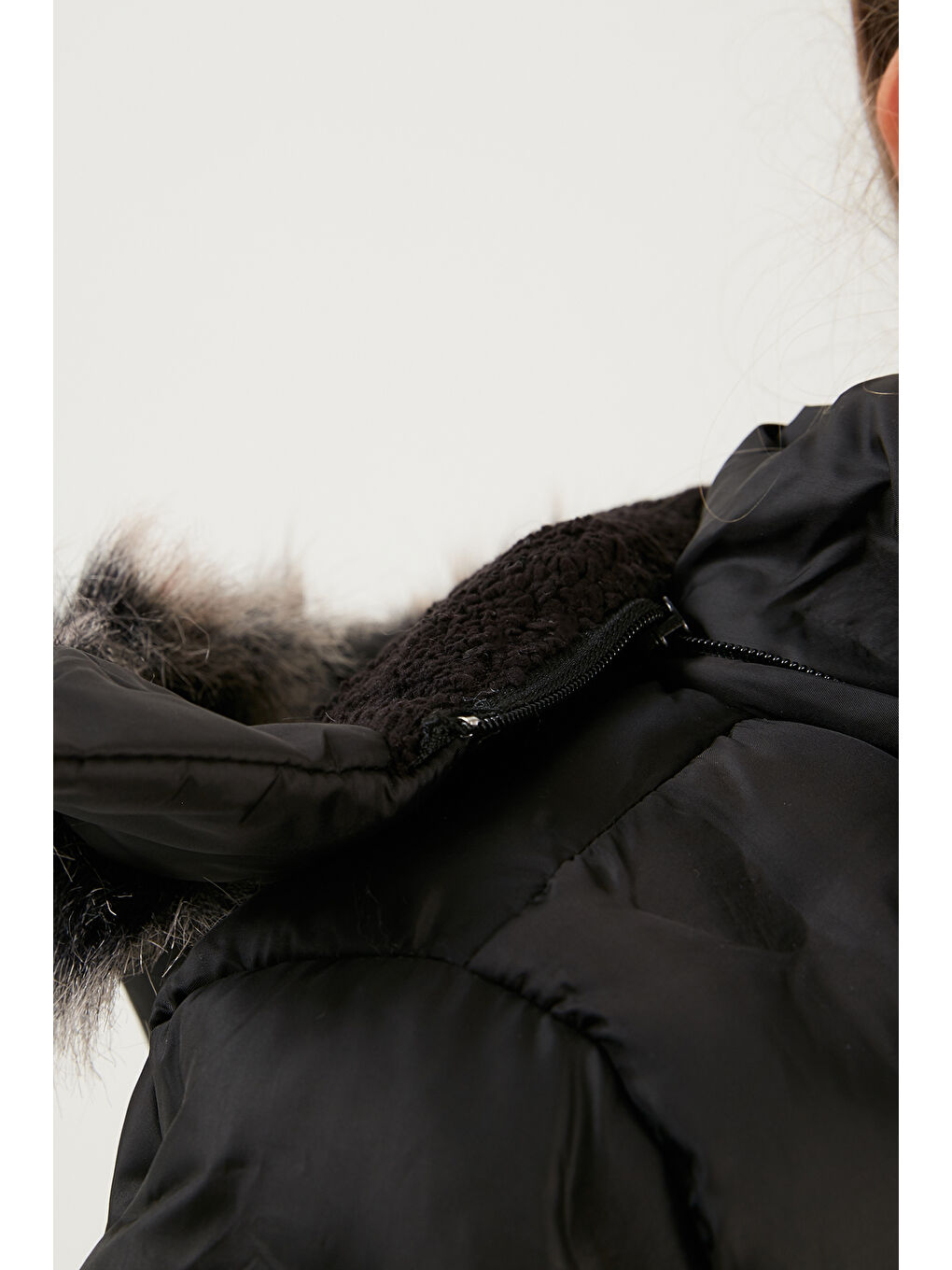 Siyah Yakası Suni Kürklü Çıkarılabilir Kapüşonlu Pelüş Astarlı Kışlık Uzun Kız Çocuk 5760003-5