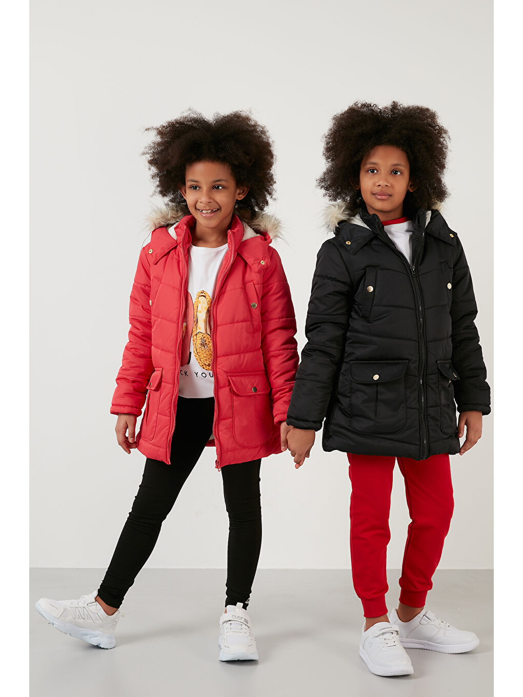 Siyah Yakası Suni Kürklü İçi Pelüş Astarlı Kapüşonlu Cepli Kız Çocuk Mont 6034040