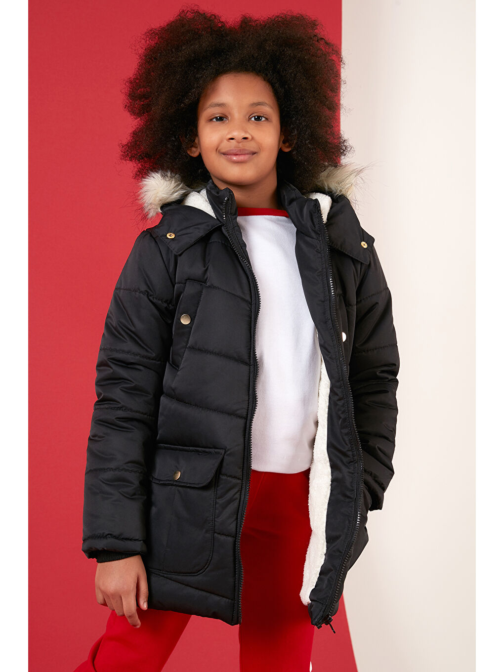 Siyah Yakası Suni Kürklü İçi Pelüş Astarlı Kapüşonlu Cepli Kız Çocuk Mont 6034040-1
