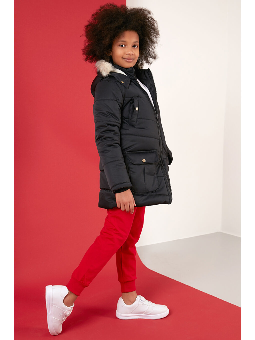 Siyah Yakası Suni Kürklü İçi Pelüş Astarlı Kapüşonlu Cepli Kız Çocuk Mont 6034040-2