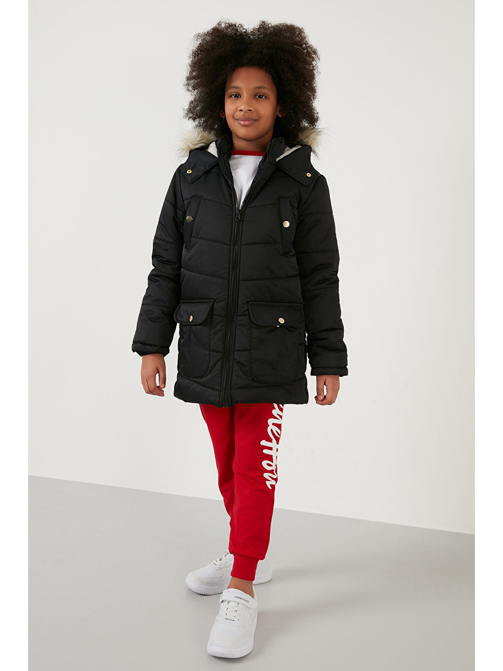 Siyah Yakası Suni Kürklü İçi Pelüş Astarlı Kapüşonlu Cepli Kız Çocuk Mont 6034040-6