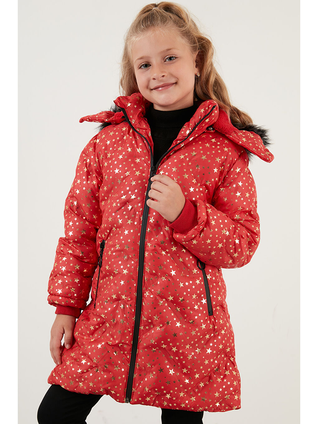 Kırmızı Yakası Suni Kürklü Yıldız Desenli Çıkarılabilir Kapüşonlu Peluş Astarlı Kışlık Mont 5760050-1