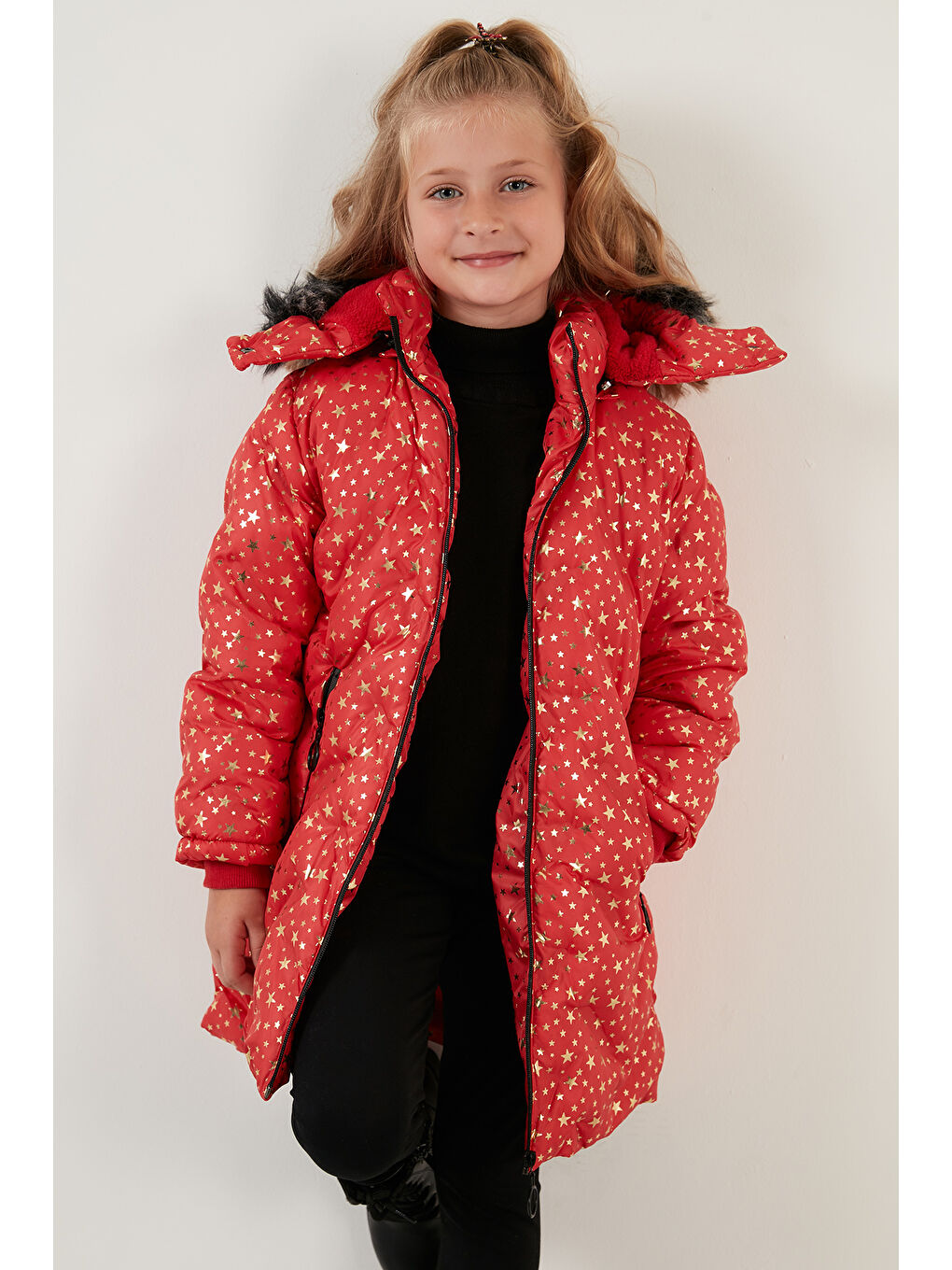 Kırmızı Yakası Suni Kürklü Yıldız Desenli Çıkarılabilir Kapüşonlu Peluş Astarlı Kışlık Mont 5760050-2