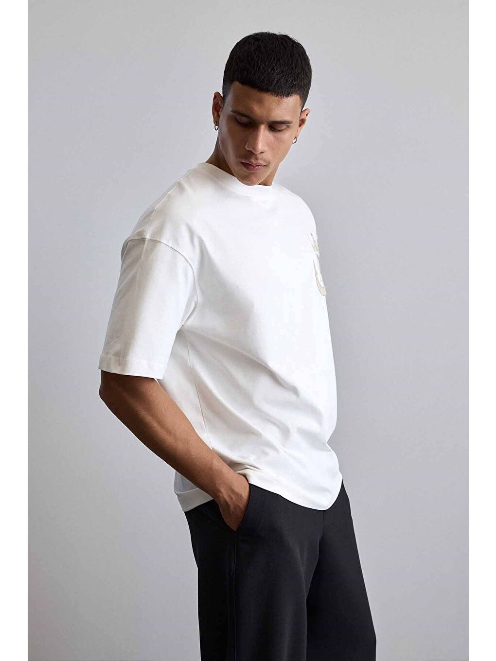 Erkek Oversize Pamuklu Kaligrafi Nakışlı Motif T-Shirt Beyaz-4