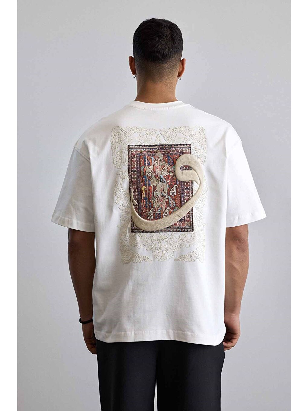 Erkek Oversize Pamuklu Kaligrafi Nakışlı Motif T-Shirt Beyaz-6