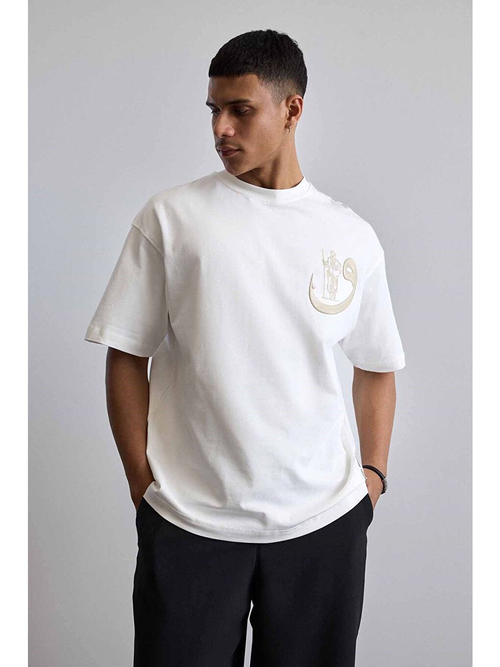Erkek Oversize Pamuklu Kaligrafi Nakışlı Motif T-Shirt Beyaz-8