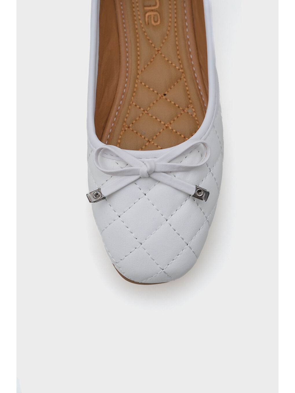 Beyaz Hana Trend Kapitone Kadın Babet-2