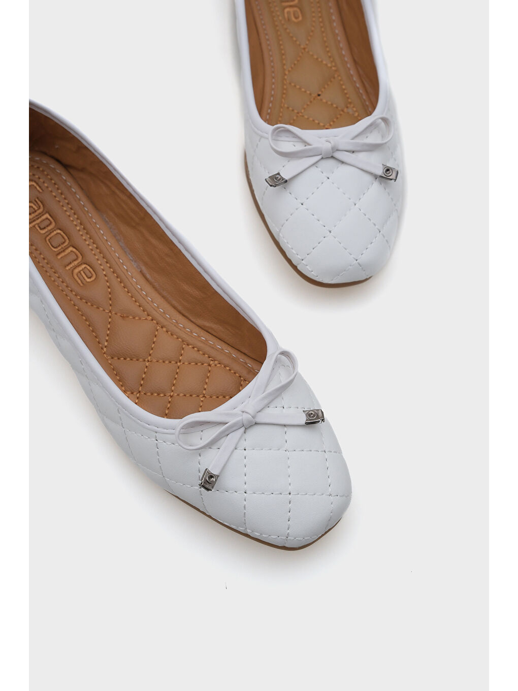 Beyaz Hana Trend Kapitone Kadın Babet-3