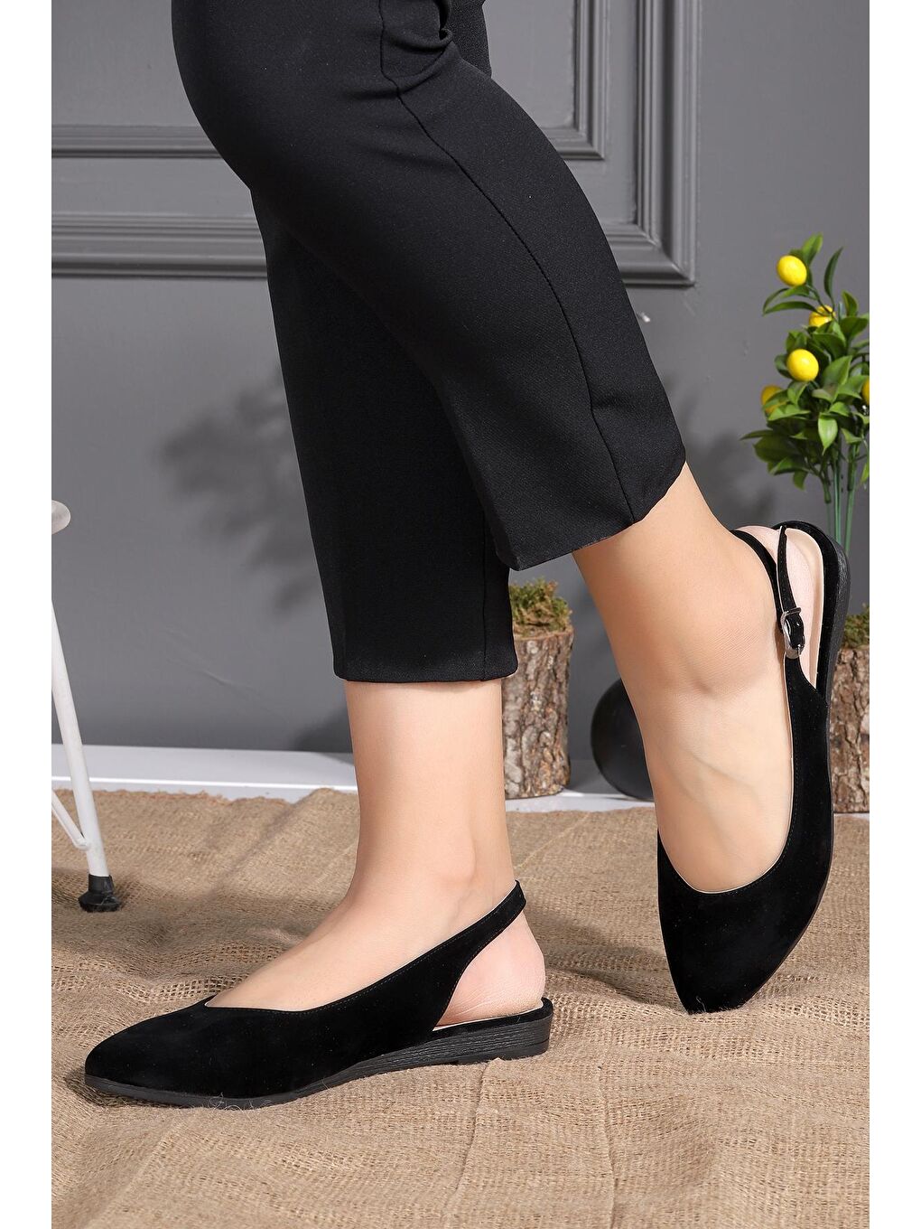 Siyah Süet Günlük Kemerli Kadın Babet 1920.115