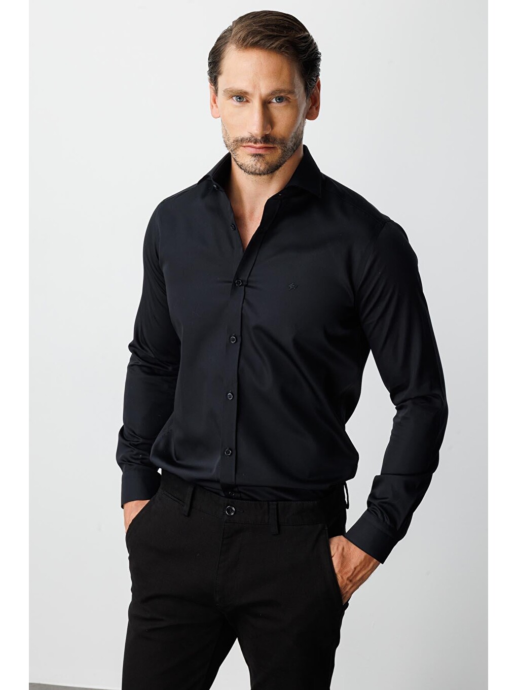 Siyah Slim Fit Dar Kalıp Klasik Yaka Düz Uzun Kollu Cepsiz %100 Pamuk Gömlek