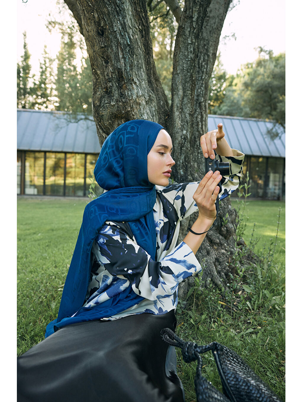 İpek Jakar Monogram Şal Lacivert