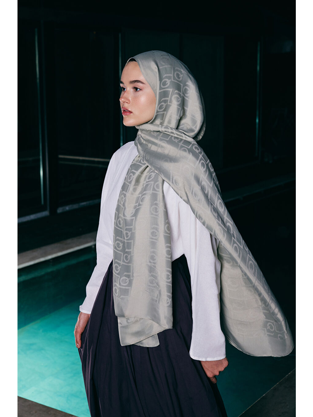 Bej İpek Jakar Monogram Şal Vizon