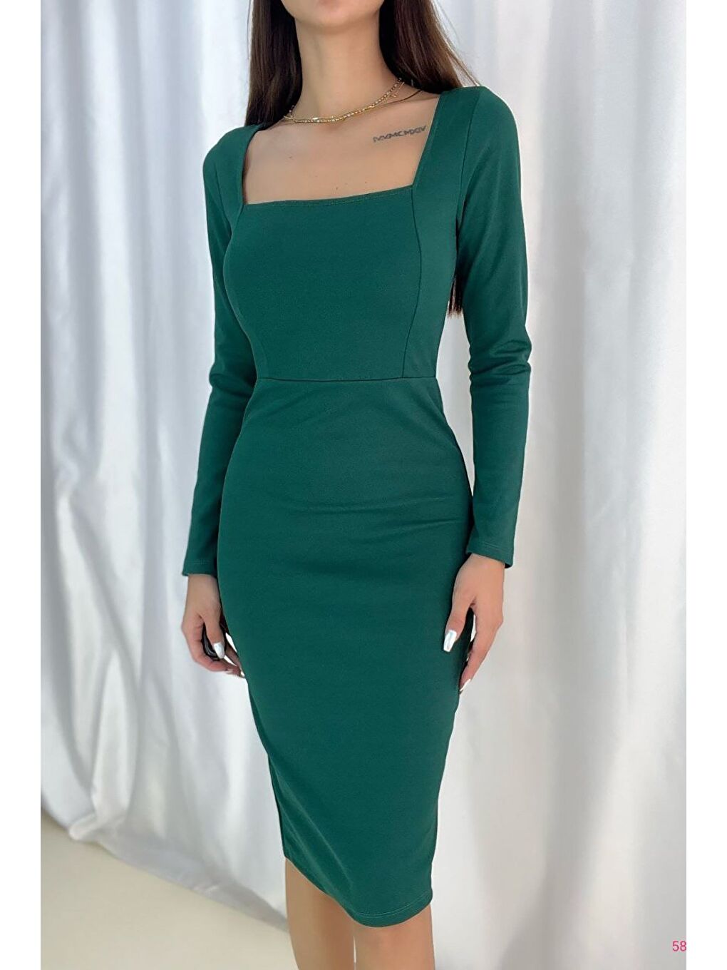 Yeşil Kare Yaka Yırtmaç Detay Uzun Kollu Midi Boy Elbise