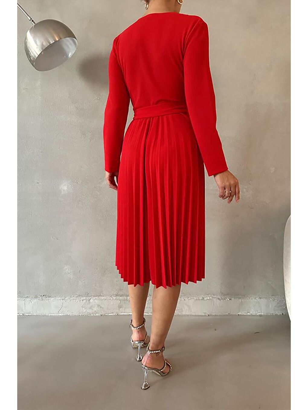 Kırmızı Uzun Kollu Krep Kumaş Pliseli Kemerli Elbise-4