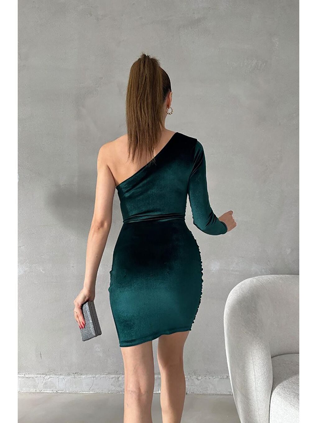 Yeşil Tek Kol Büzgü Detay Kadife Kumaş Elbise-4