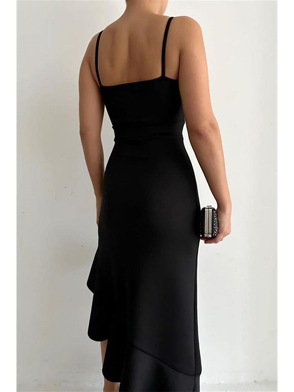 Siyah İnce Askılı Etek Ucu Asimetrik Volanlı Scuba Kumaş Abiye Elbise-4