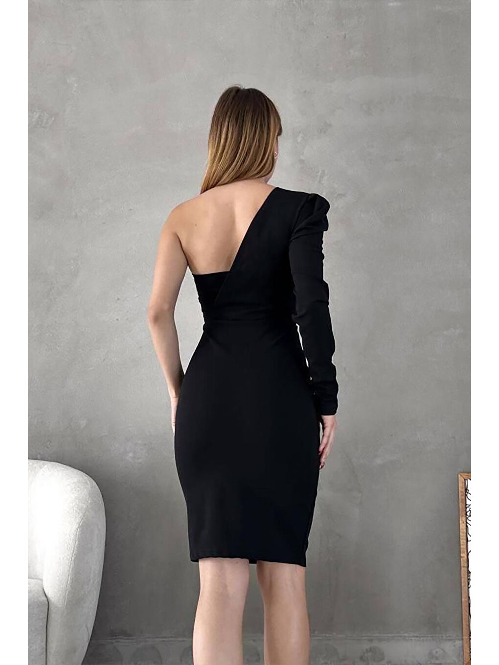 Siyah Krep Kumaş Yarım Kalp Yaka Kuşak Detay Elbise-4