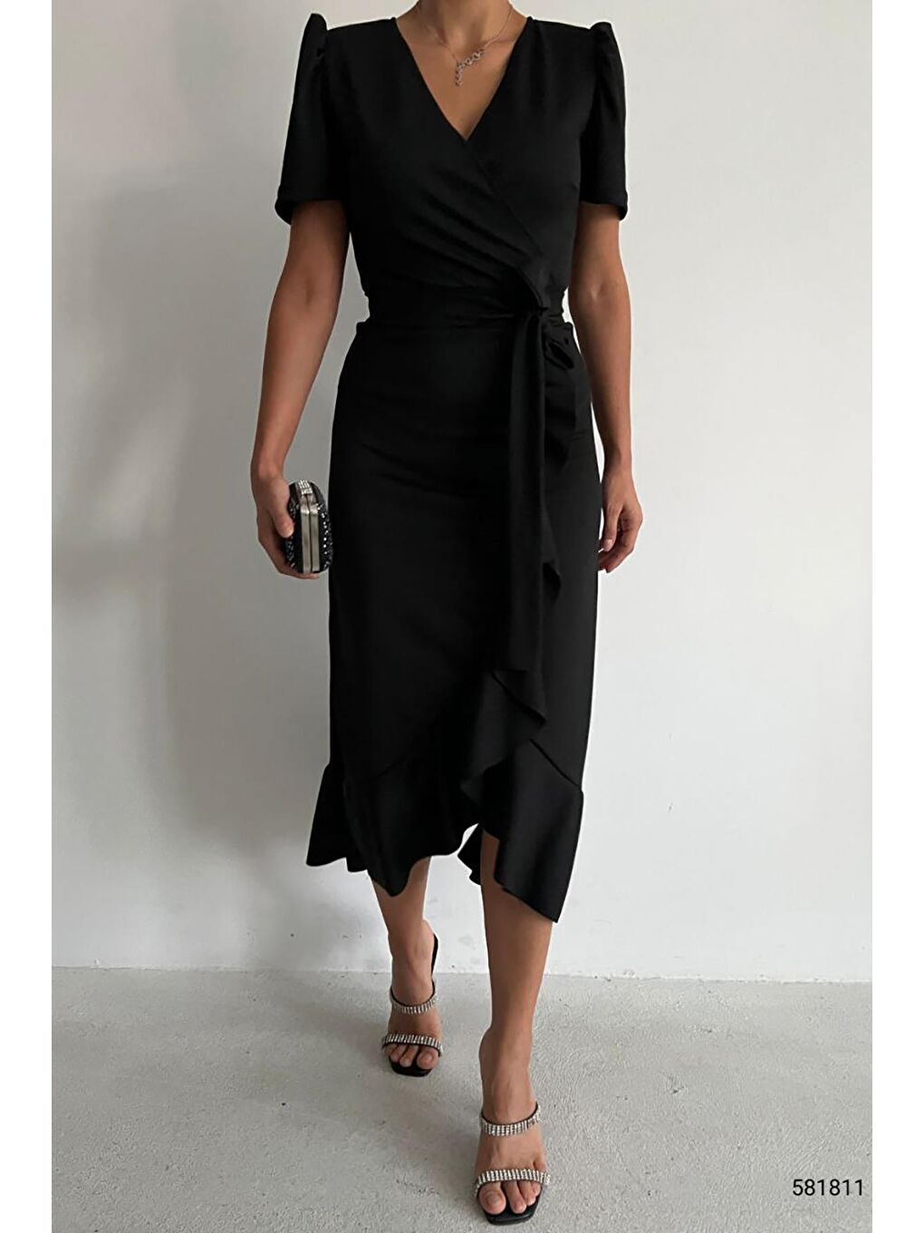 Siyah Krep Kumaş Kısa Kollu Kuşaklı Midi Elbise