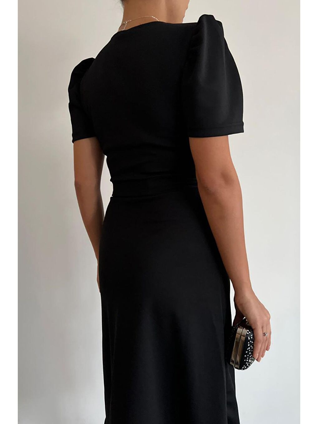 Siyah Krep Kumaş Kısa Kollu Kuşaklı Midi Elbise-3