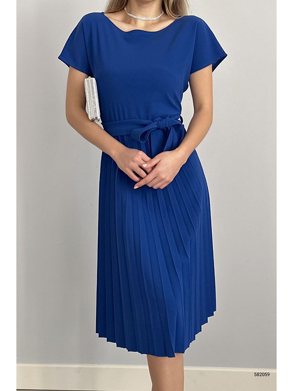 Saks Mavisi Kemerli Pliseli Elbise-3