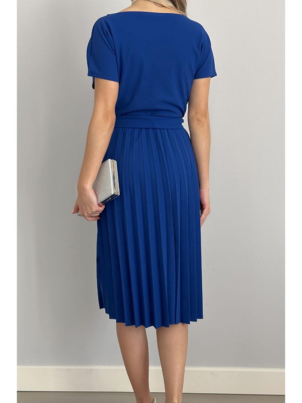 Saks Mavisi Kemerli Pliseli Elbise-4