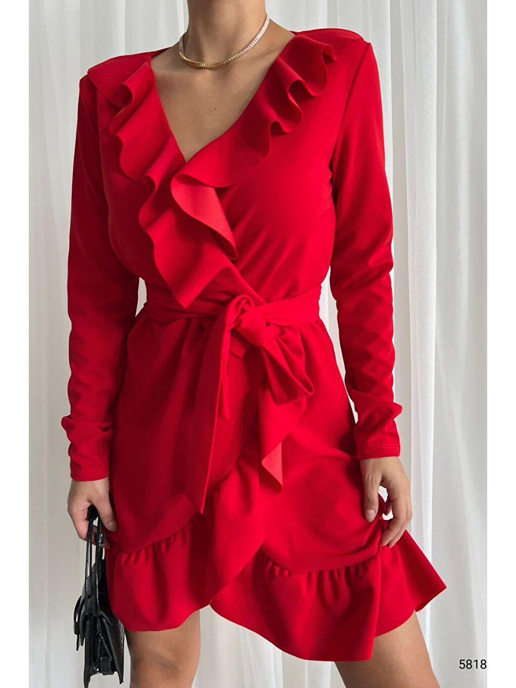 Kırmızı Önü Fırfırlı Ve Volanlı Kuşaklı Elbise