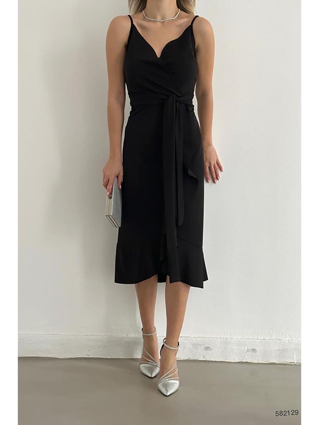 Siyah Volanlı Midi Boy Kuşaklı Elbise