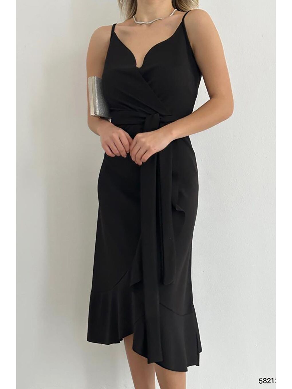 Siyah Volanlı Midi Boy Kuşaklı Elbise-1