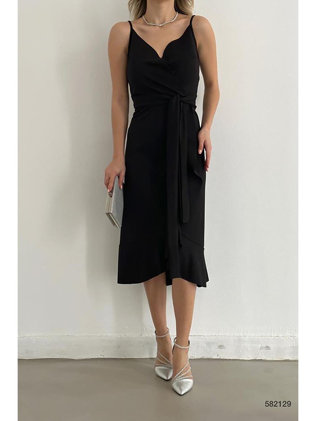 Siyah Volanlı Midi Boy Kuşaklı Elbise-2