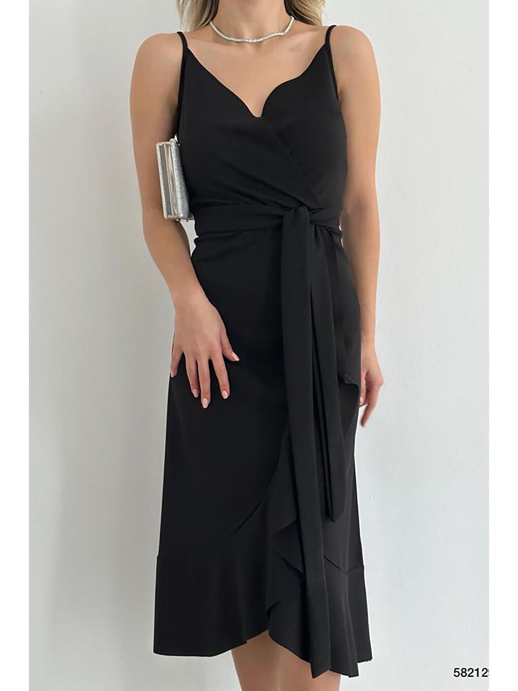 Siyah Volanlı Midi Boy Kuşaklı Elbise-3