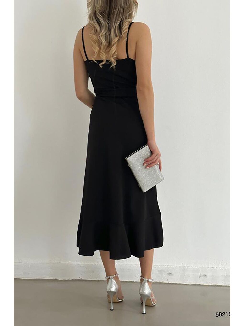 Siyah Volanlı Midi Boy Kuşaklı Elbise-4