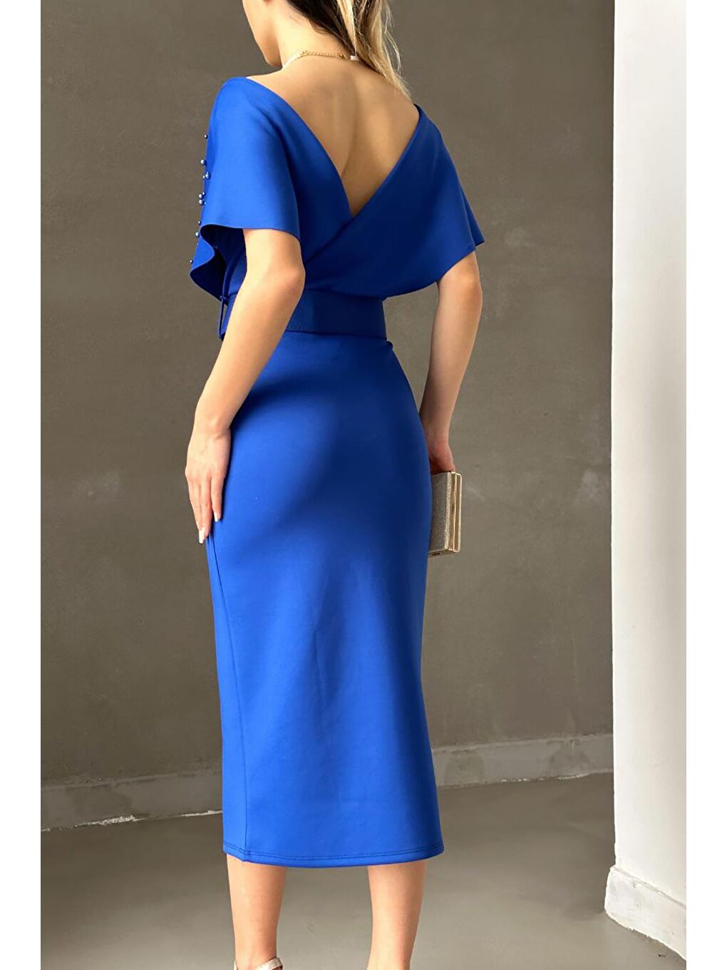 Saks Mavisi Kemerli Scuba Kumaş İnci Detaylı Elbise-4