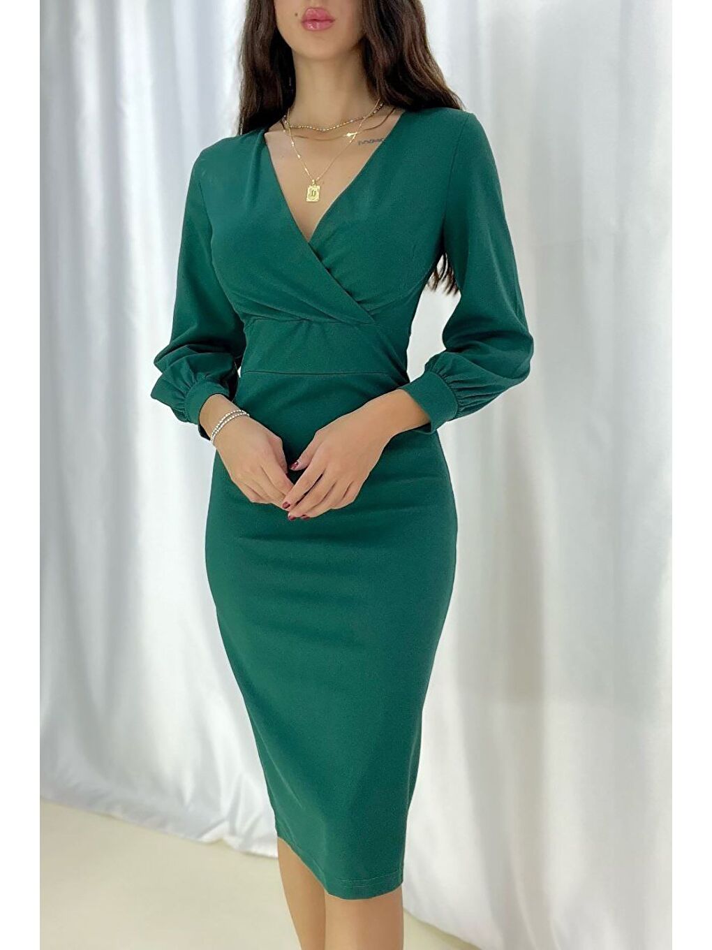 Zümrüt Yeşili Krep Kumaş Uzun Kollu Kruvaze Yaka Elbise