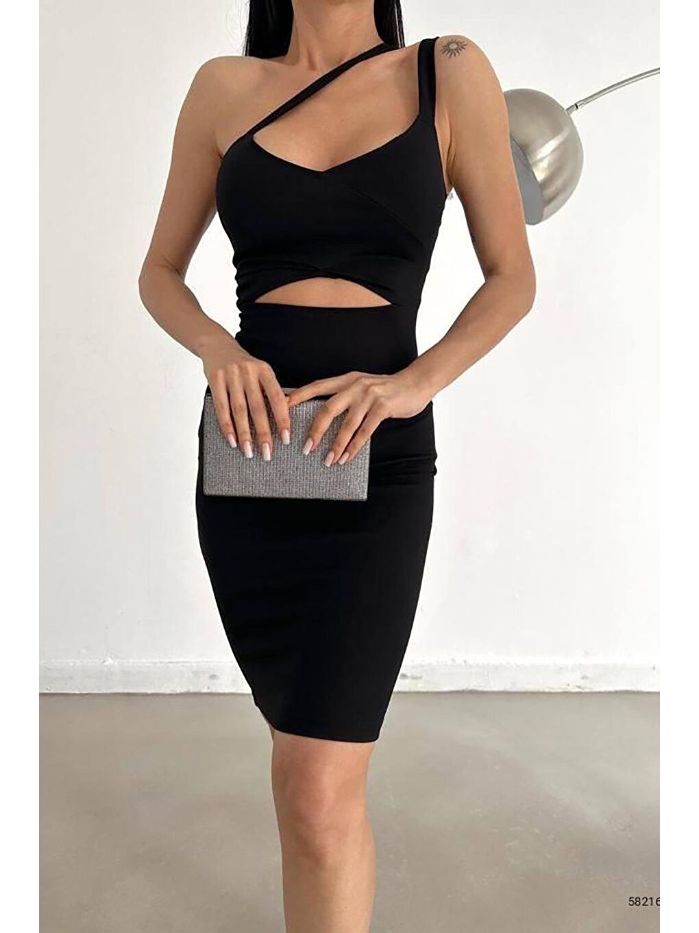 Siyah Göbek Üçgen Detay Krep Kumaş Sırtı Çapraz Askılı Elbise-2