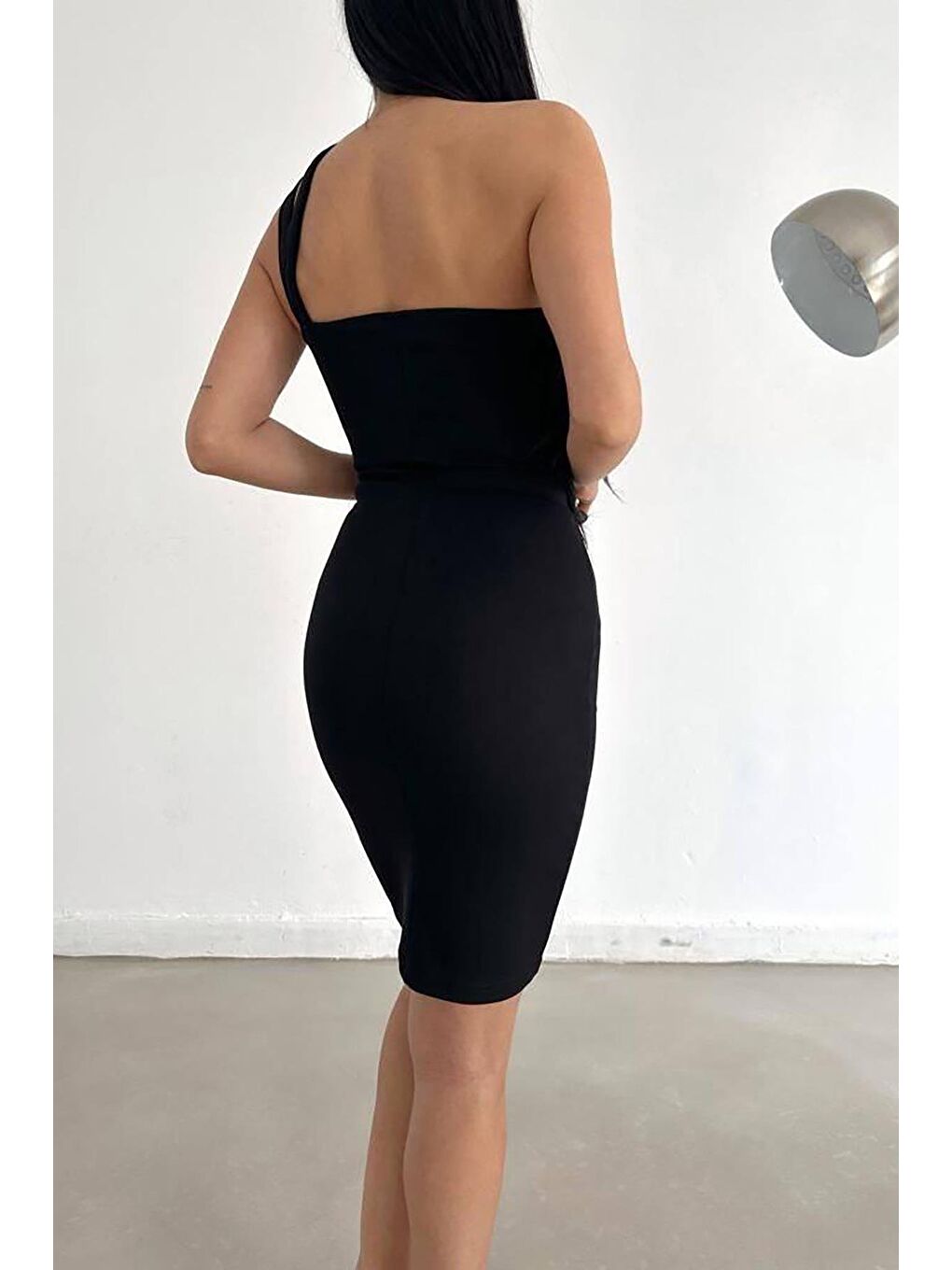 Siyah Göbek Üçgen Detay Krep Kumaş Sırtı Çapraz Askılı Elbise-4