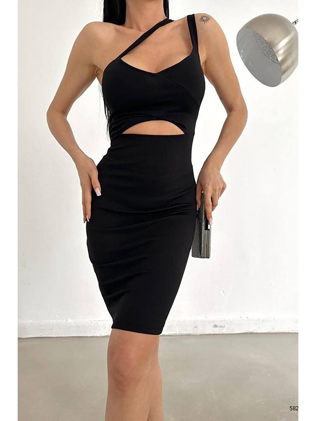 Siyah Göbek Üçgen Detay Krep Kumaş Sırtı Çapraz Askılı Elbise-5