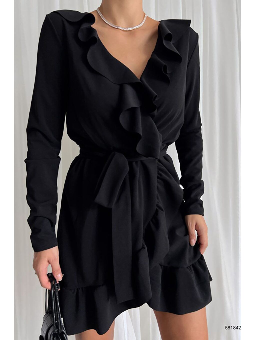 Siyah Önü Fırfırlı Ve Volanlı Kuşaklı Elbise-2
