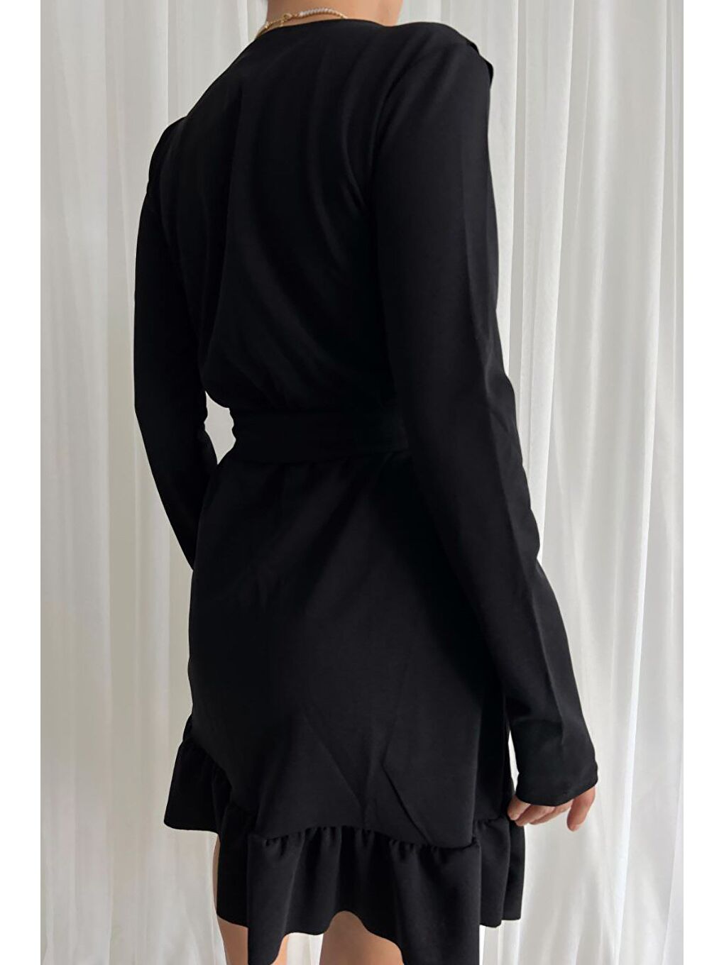 Siyah Önü Fırfırlı Ve Volanlı Kuşaklı Elbise-3