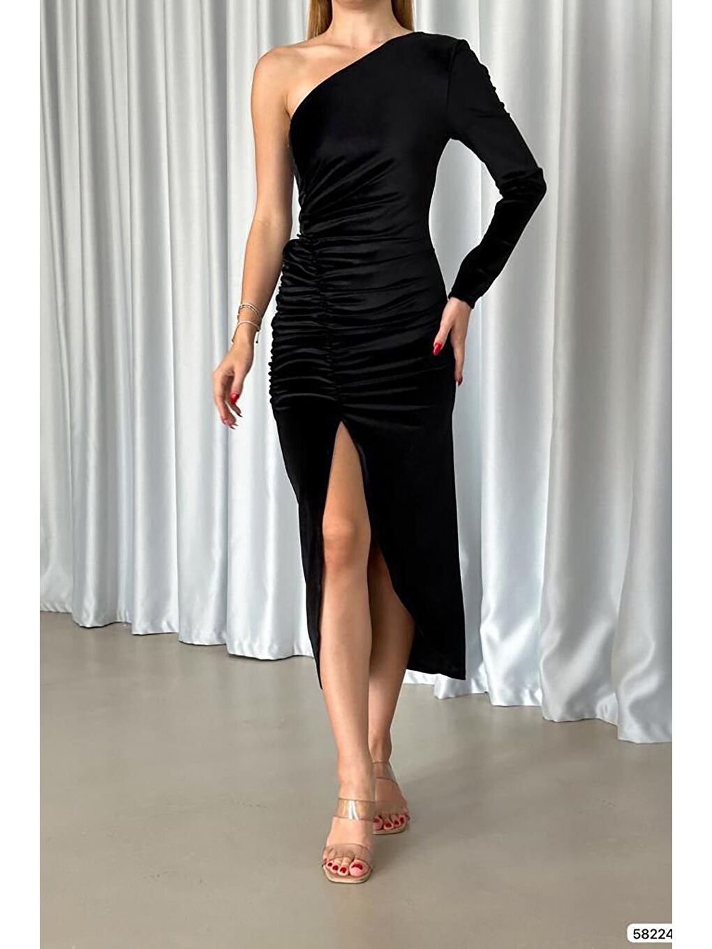 Siyah Asimetrik Yaka Büzgülü Yırtmaçlı Tek Kol Midi Boy Elbise Abiye-1