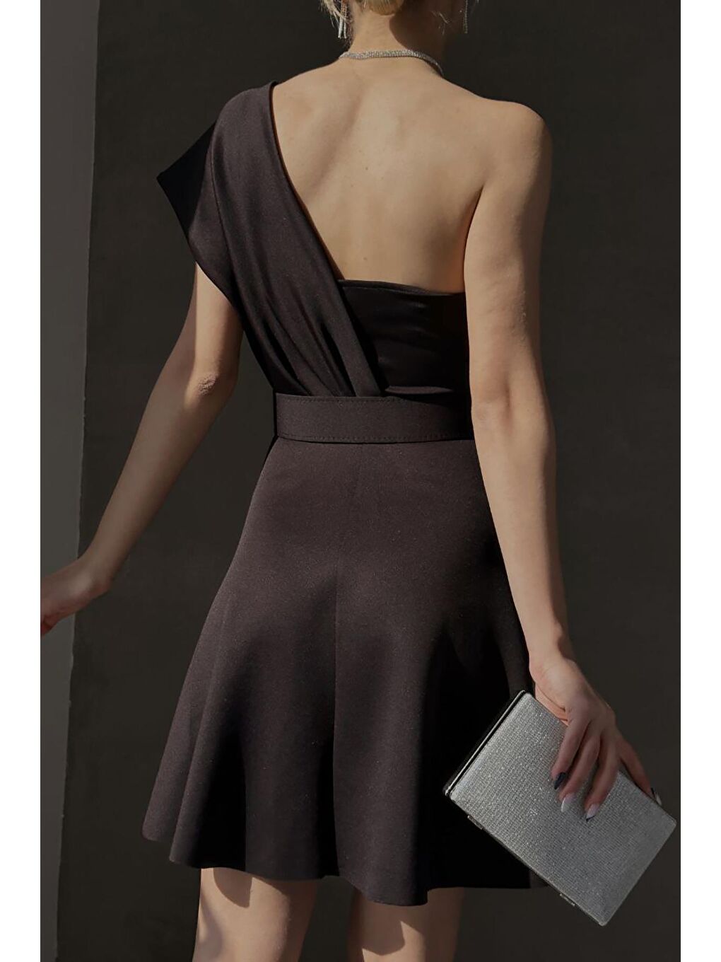 Siyah Scuba Kumaş Kemerli Özel Davet Elbisesi-4