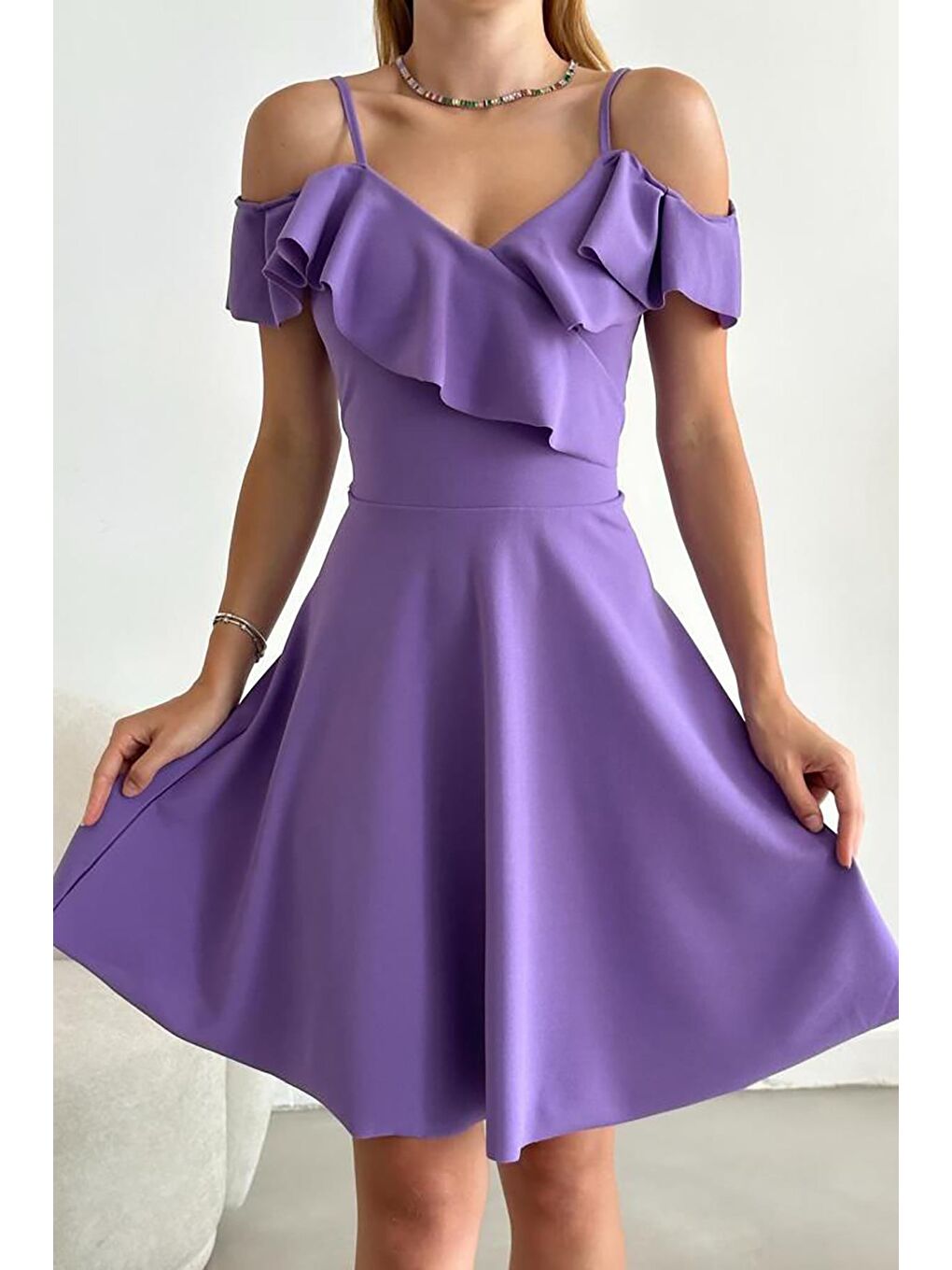 Lila Askılı Omuz Fırfırlı Elbise