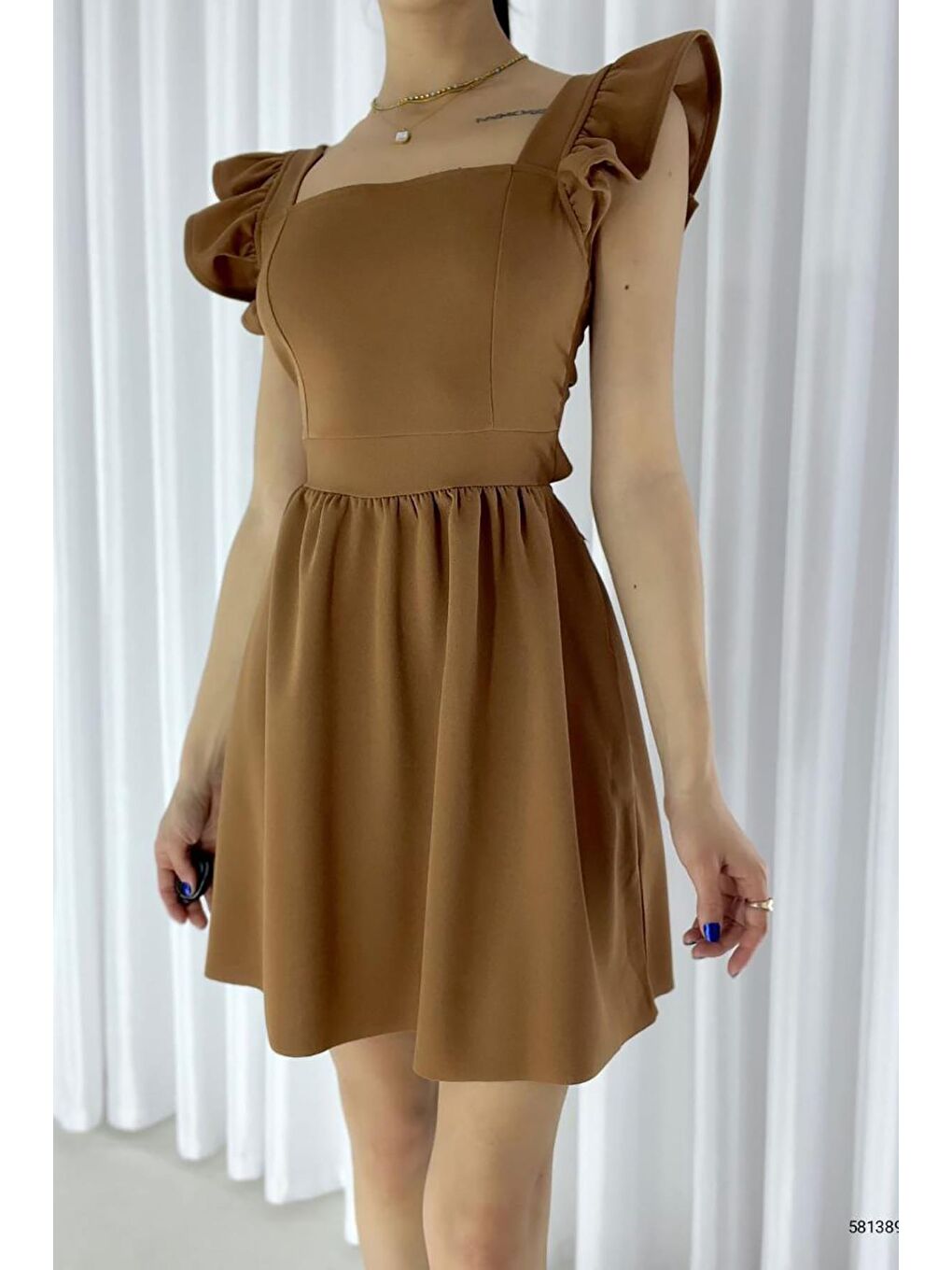 Kahverengi Omuz Volanlı Sırt Bağlama Detay İthal Krep Kumaş Elbise
