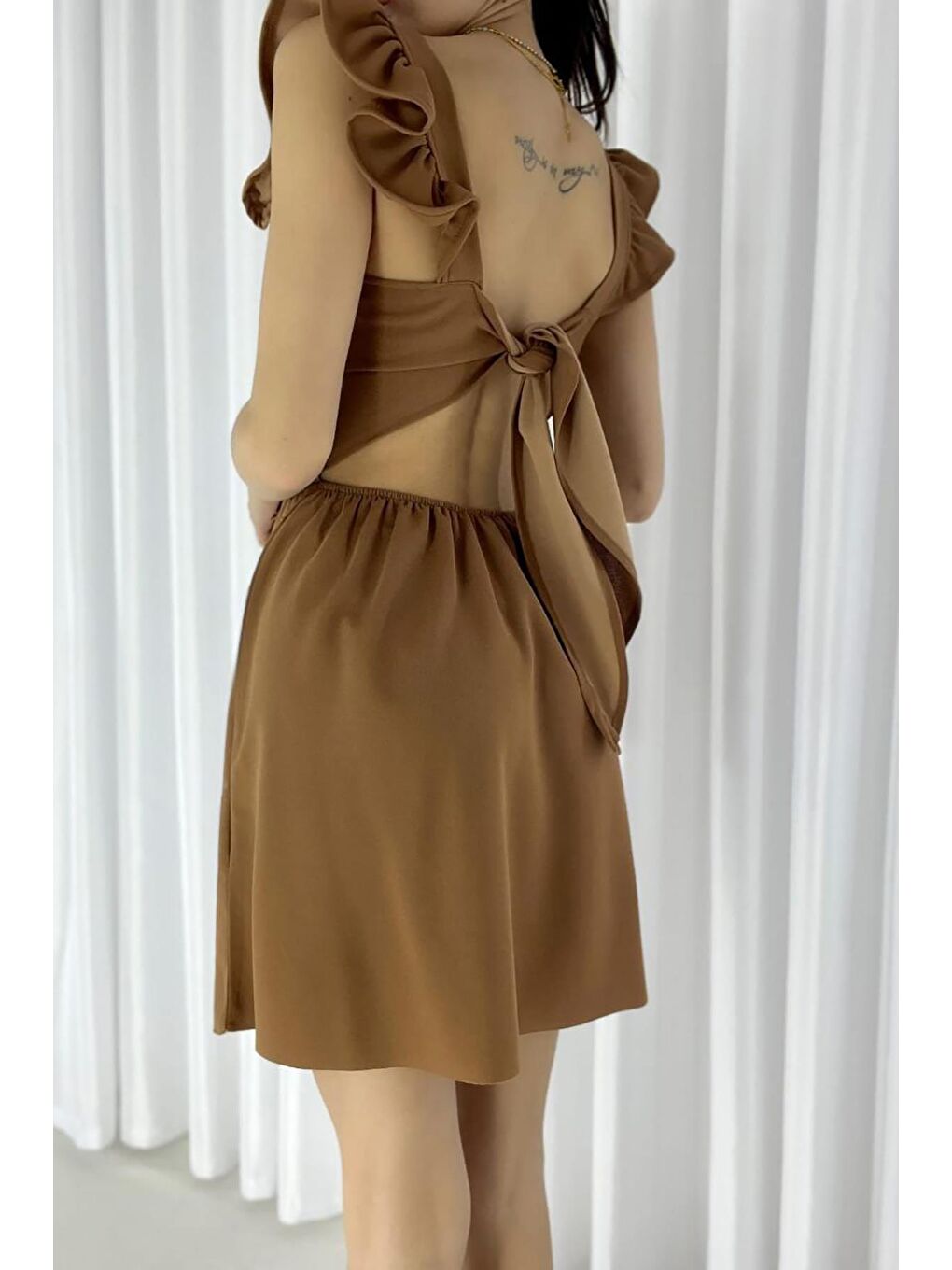 Kahverengi Omuz Volanlı Sırt Bağlama Detay İthal Krep Kumaş Elbise-1
