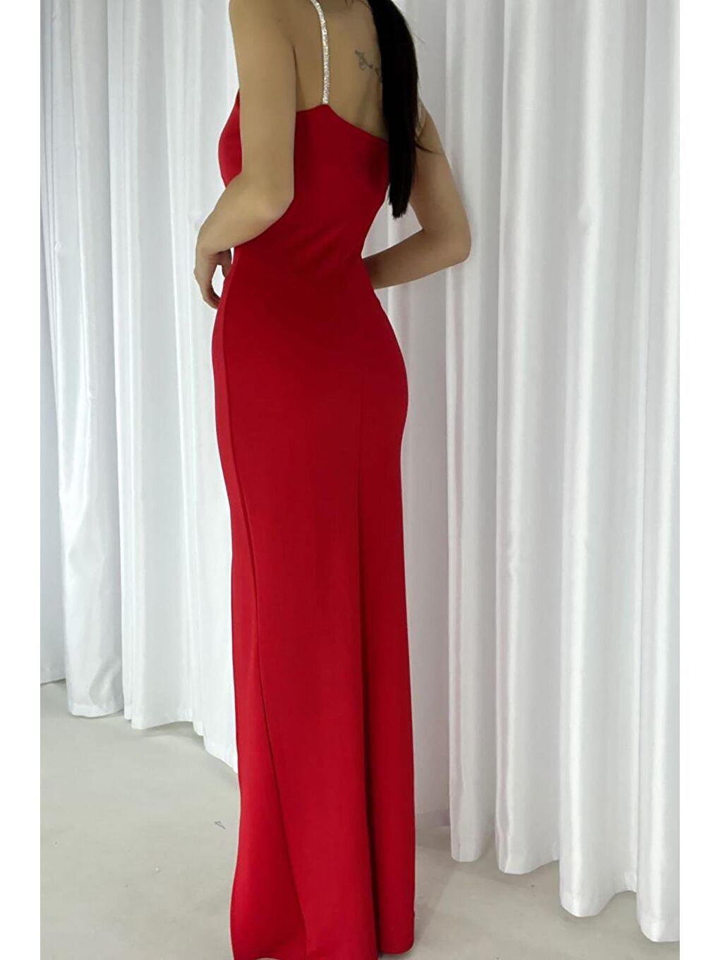 Kırmızı Scuba Kumaş Askı Taş Detay İnce Askılı Yırtmaçlı Abiye Elbise-2