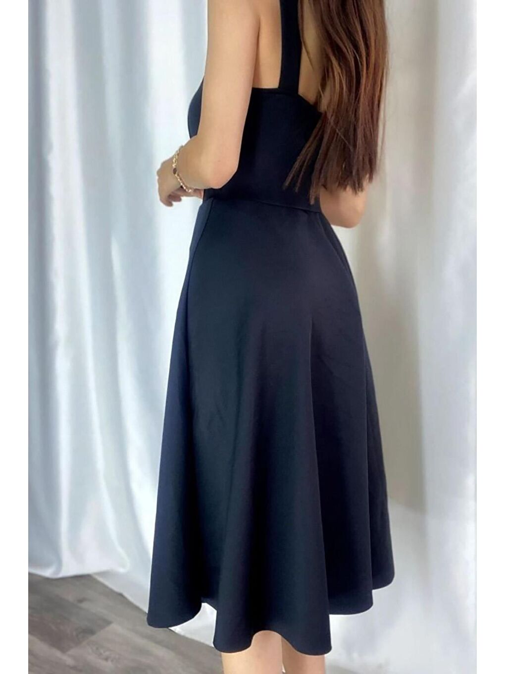 Siyah Kalın Askılı Scuba Kumaş Elbise-1