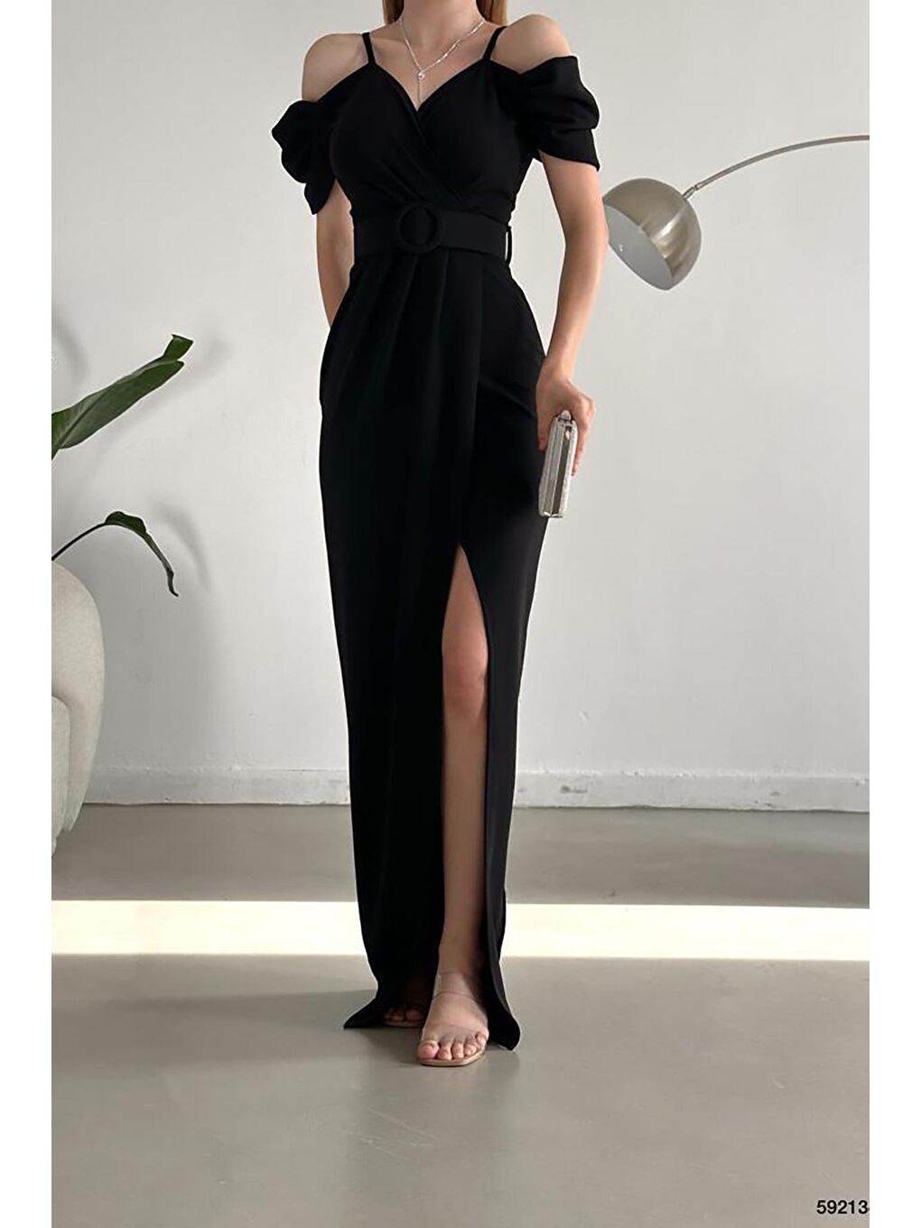 Siyah Krep Kumaş Kruvaze Yaka Yırtmaçlı Kemerli Elbise-3