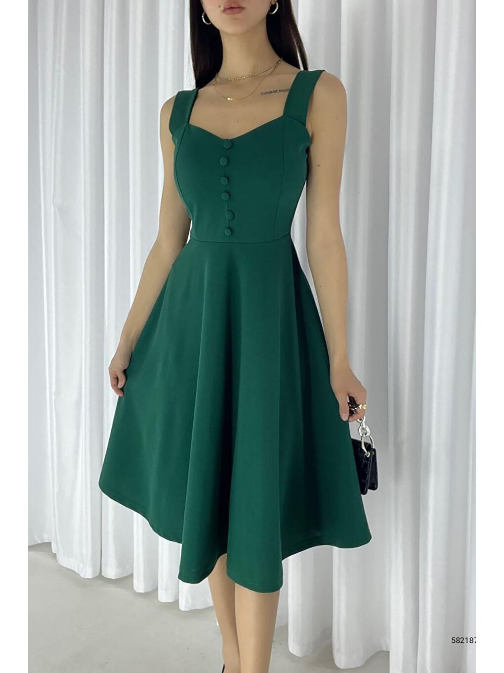 Yeşil İthal Krep Kumaş Kalın Askılı Düğme Detaylı Elbise-1