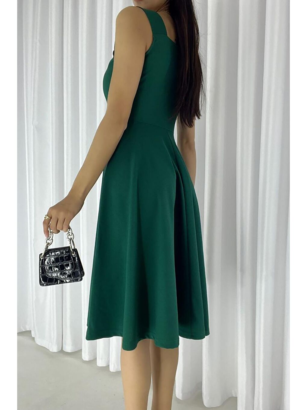 Yeşil İthal Krep Kumaş Kalın Askılı Düğme Detaylı Elbise-2