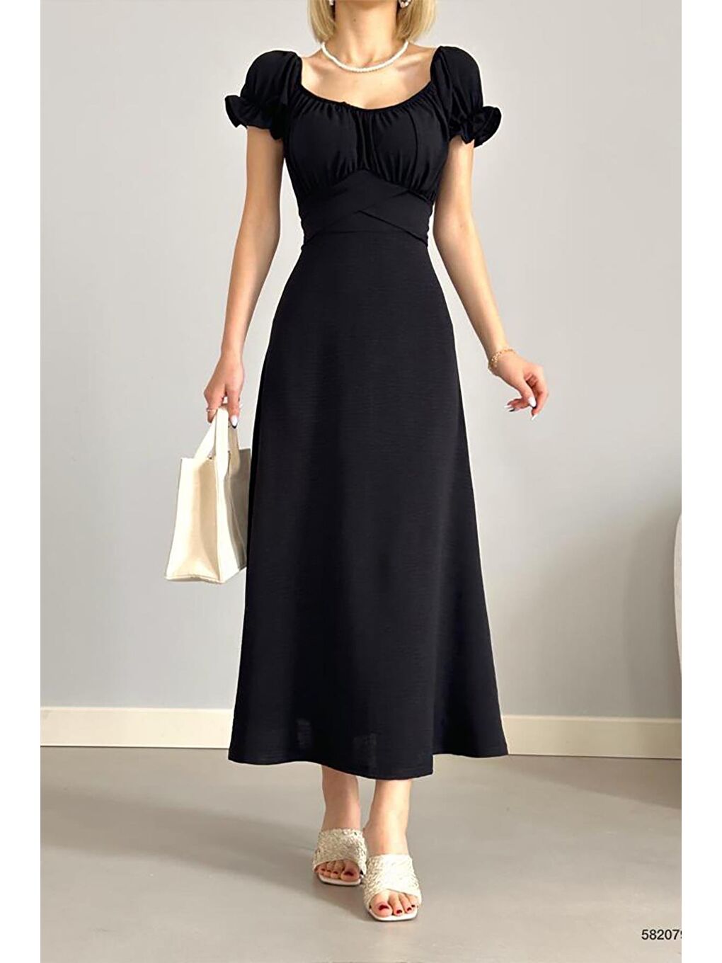 Siyah Madonna Yaka Ayrobin Elbise-2