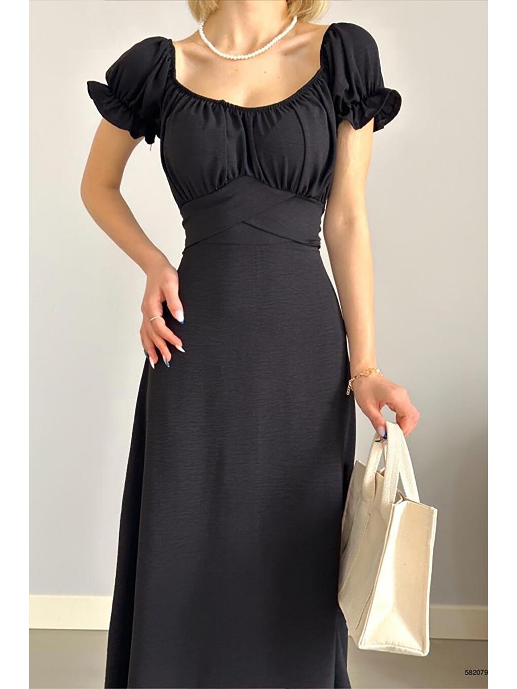 Siyah Madonna Yaka Ayrobin Elbise-3